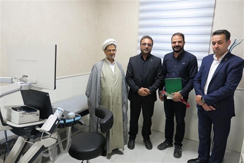 دیدار مدیركل پست استان با پزشك حاذق و  با اخلاق یزدی
